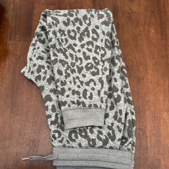 Old Navy Women’s New Rib Jogger. - Picture 4 of 4